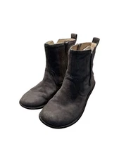 UGG Boots Women 7 Neevah Gray Suede Sheepskin Lined Ankle Winter Chelsea