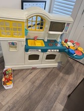 Little Tikes Country Kitchen Playset with Accessories for Ages 3-4 Years, 4-7