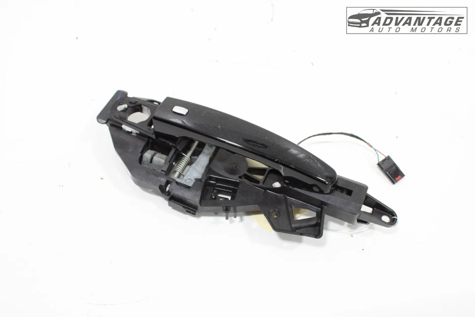 Chevrolet Blazer 2019-2025 manija del panel de la puerta exterior trasera derecha negra OEM Foto 2 de 4