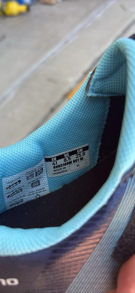 女式 Shimano 骑行鞋,8.5 码 只穿了两次。 80 美元 OBO — 第 3/3 张图片