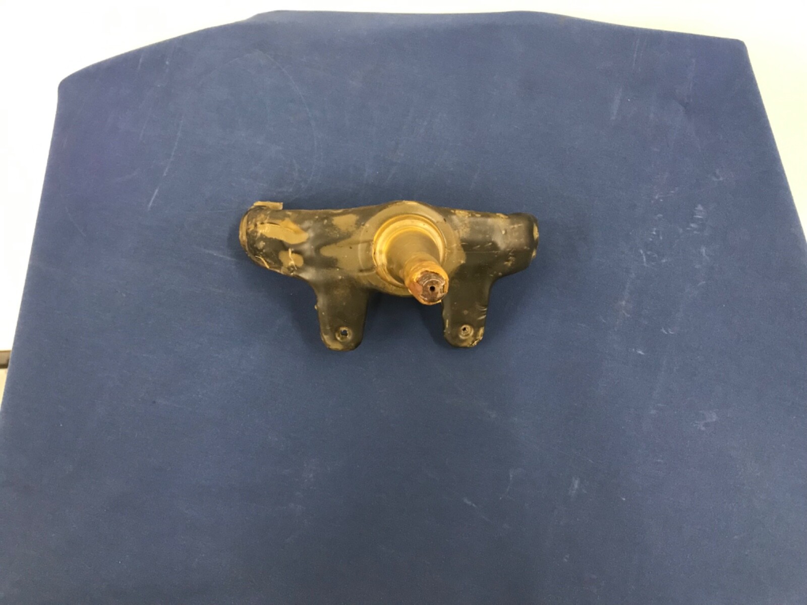 ferrari 308 front stub axle/spindle part 115964/115965