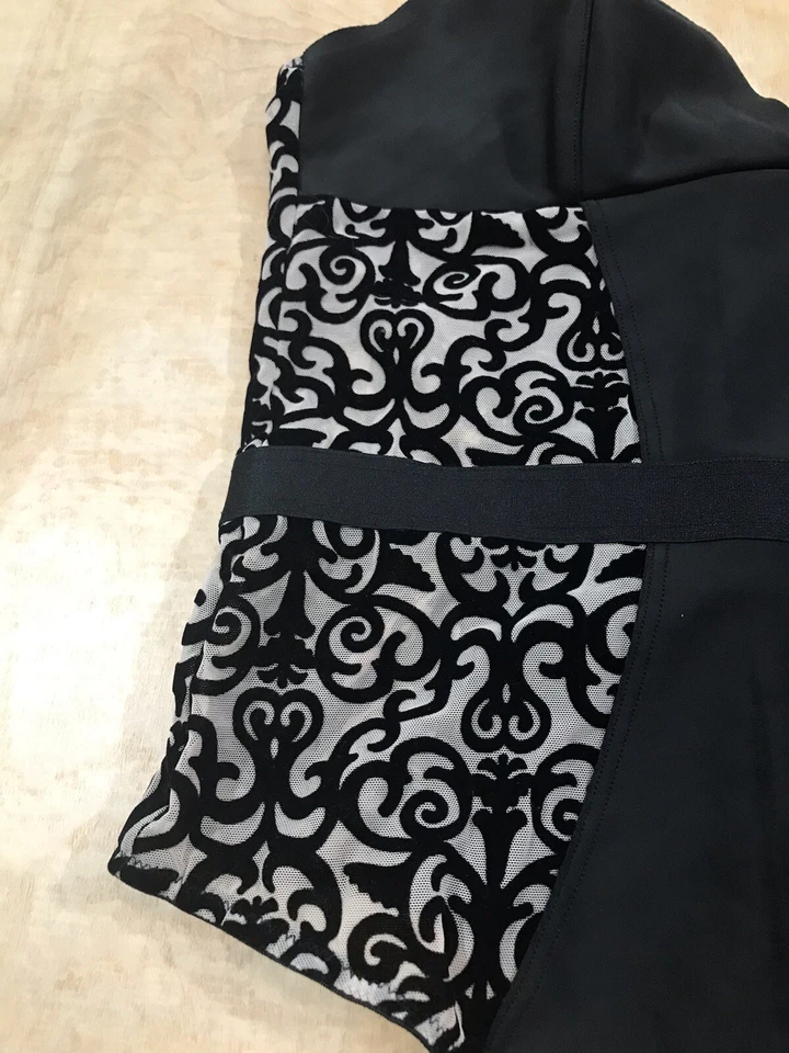 Body Victoria’s Secret Lencería Peluche Sin Forro Una Pieza Talla Pequeña Negro/Desnudo Foto 4 de 4