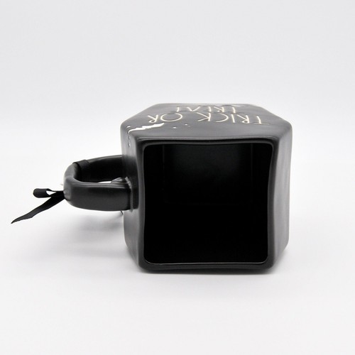 Rae Dunn Coffin Mug, Trick or Treat Bat Mug, 16oz Black Ceramic Coffee Cup, New - 第 9/9 張圖片