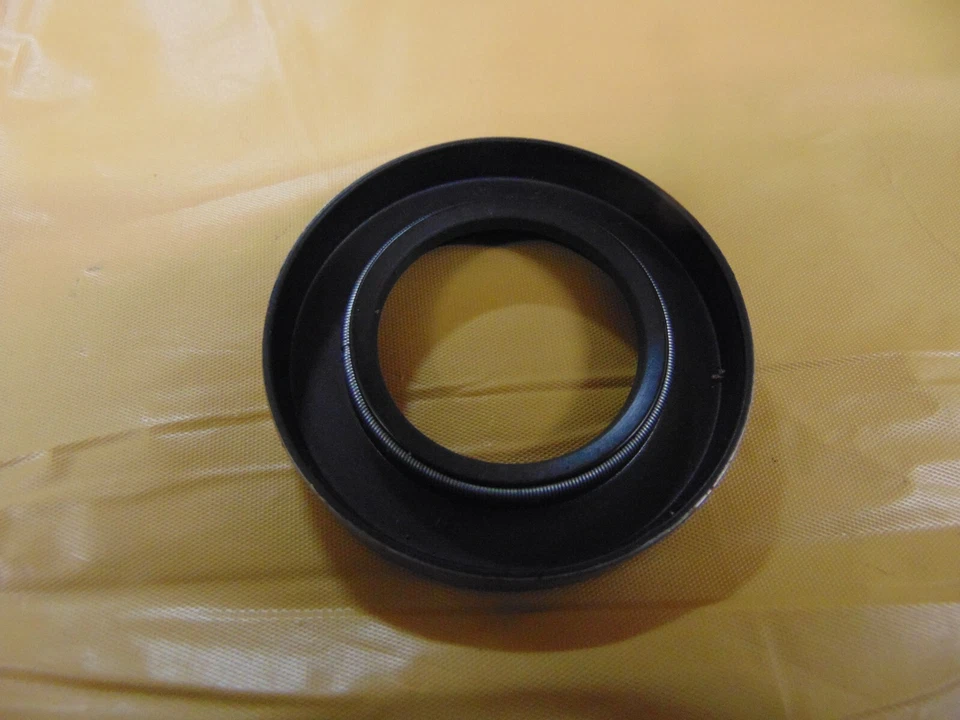 MORRIS MINOR  AUSTIN 30 A35 A40 A50  DIFF PINION OIL SEAL ORIGINAL METAL TYPE - Image 2 of 2