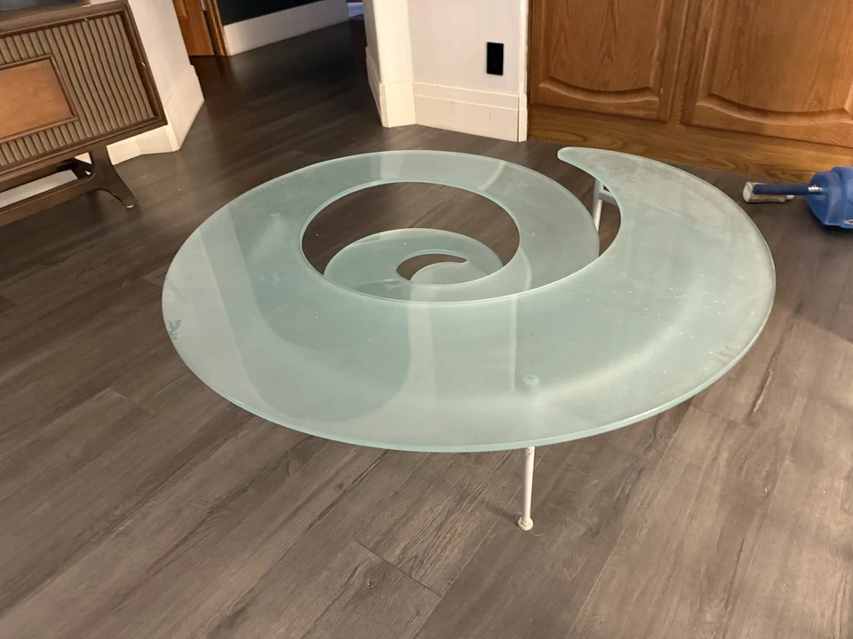 Mesa de centro Giorgio Cattelan de vidrio en espiral para sala de estar Foto 2 de 4