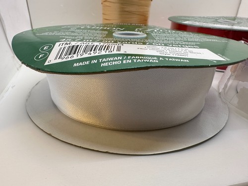 4 Kirkland Ribbon Lot Red / White / Green / Multicolor 45.7m - Picture 2 of 6