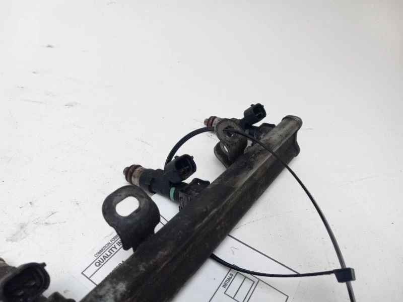 Nissan Rogue Fuel Rail 2008-2015 Foto 3 de 4