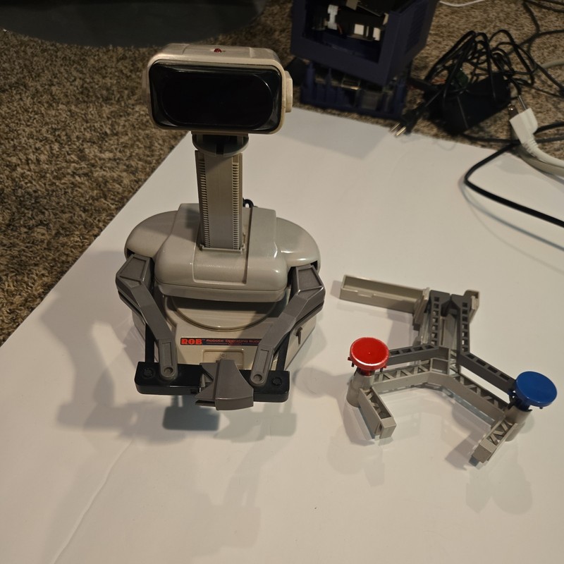 Nintendo R.O.B. Robotic Operating Buddy NES-012 Robot Videogame Accessory