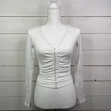 FOREVER 21 White Long Sleeve Knit Hook Eye Front Crop Top Size Small