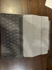 Apple A1829 Portable Smart Keyboard Folio - CLEAN  For Apple IPad Pro (Gray)