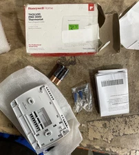 Honeywell TH3110D1008 PRO 3000 Non-Programmable Digital Thermostat