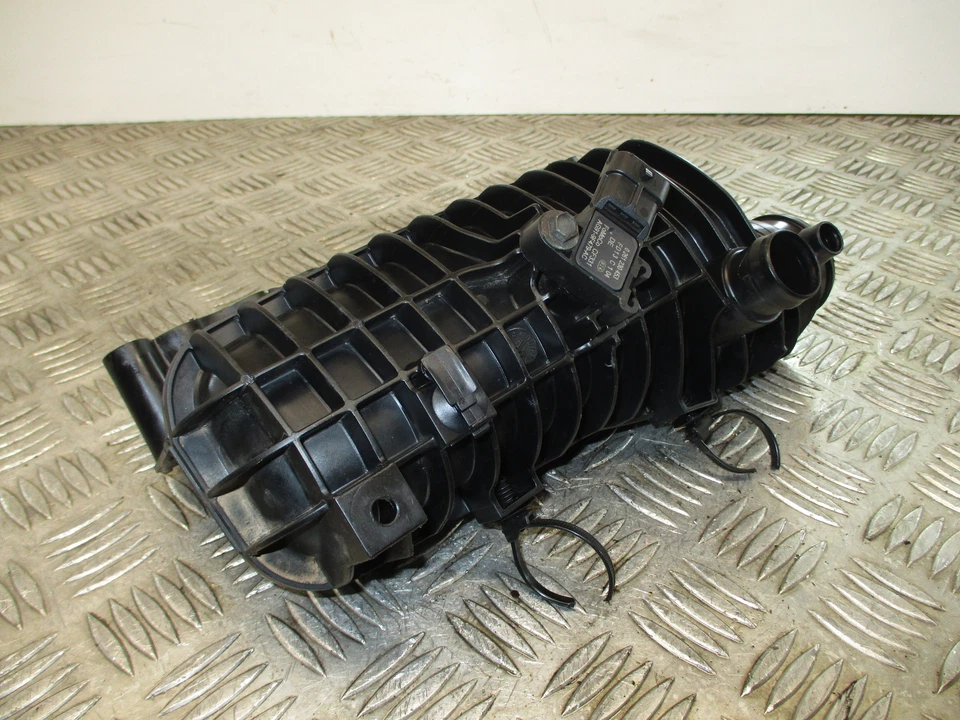 2015 Ford Fiesta 1.0 бензиновый. Впускной коллектор CM5G9424FA 69K - Изображение 2 из 4