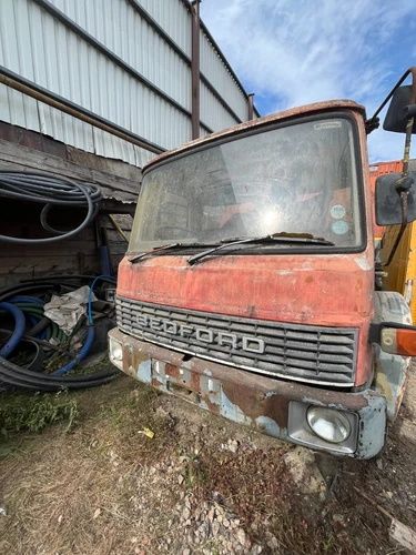 Red Bedford Diesel Tanker - Picture 1 of 8