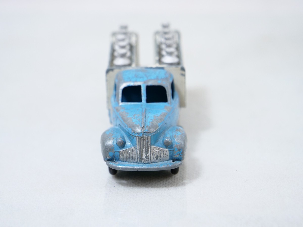 Camion Dinky Toys Studebaker Nestlé N°25O - Laitier Bleu Et Blanc - Vintage France