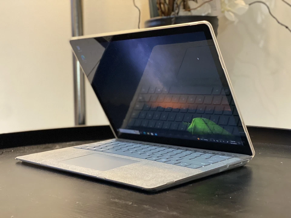 Microsoft Surface Laptop Gen 1| 13.5" i5-7300U| 8GB RAM| 256GB SSD| Wins10Pro - Image 2 of 4