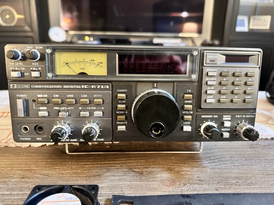 Icom IC-R71A ricevitore onde corte AM SSB CW radio CLASSIC DX MACHINE senza suono vintage - Immagine 2 di 4