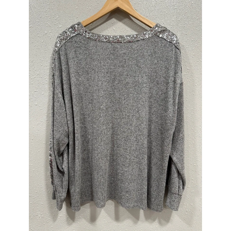 Suéter tejido acanalado manga larga cuello en V gris con ribete de lentejuelas Maurices XXL Foto 2 de 4