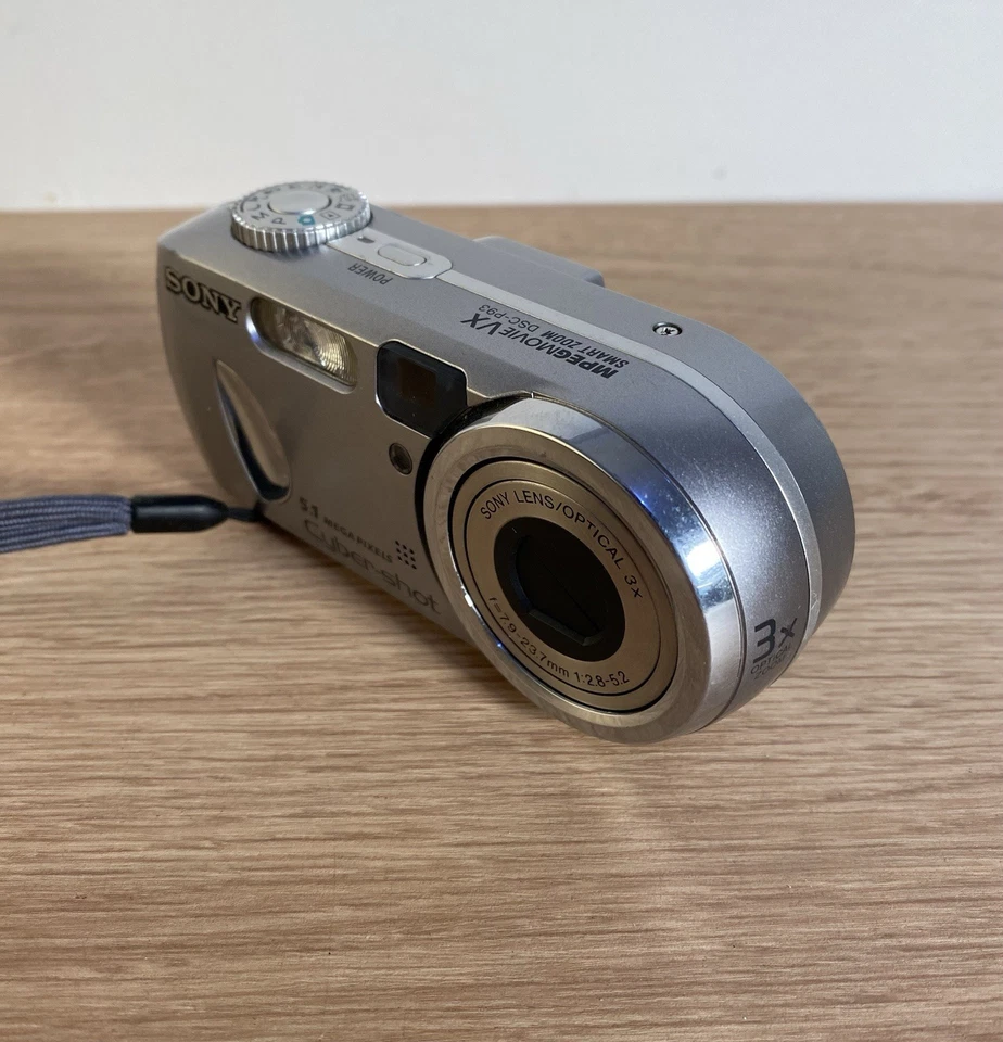 Sony Cyber-shot DSC-P93 5.1MP Digital Camera 3x Zoom Silver & Memory Stick Pro - Image 2 of 4