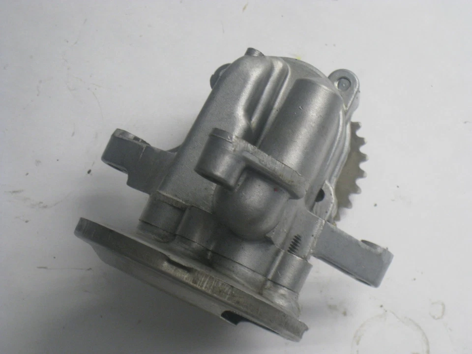 1983 YAMAHA XJ650 XJ 650 MAXIM ENGINE OIL PUMP WITH STRAINER SCREEN & FLUID GEAR - Image 4 of 4