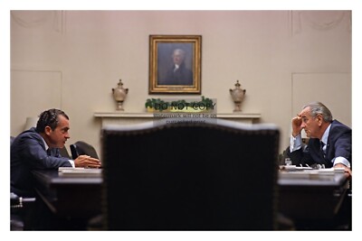 PRESIDENT LYNDON JOHNSON MEETING WITH RICHARD NIXON 1968 4X6 PHOTO
