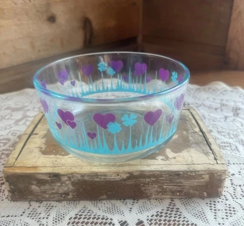 Pyrex Lucky in Love 4 Cup Storage Bowl — Purple Hearts Teal Green Clover
