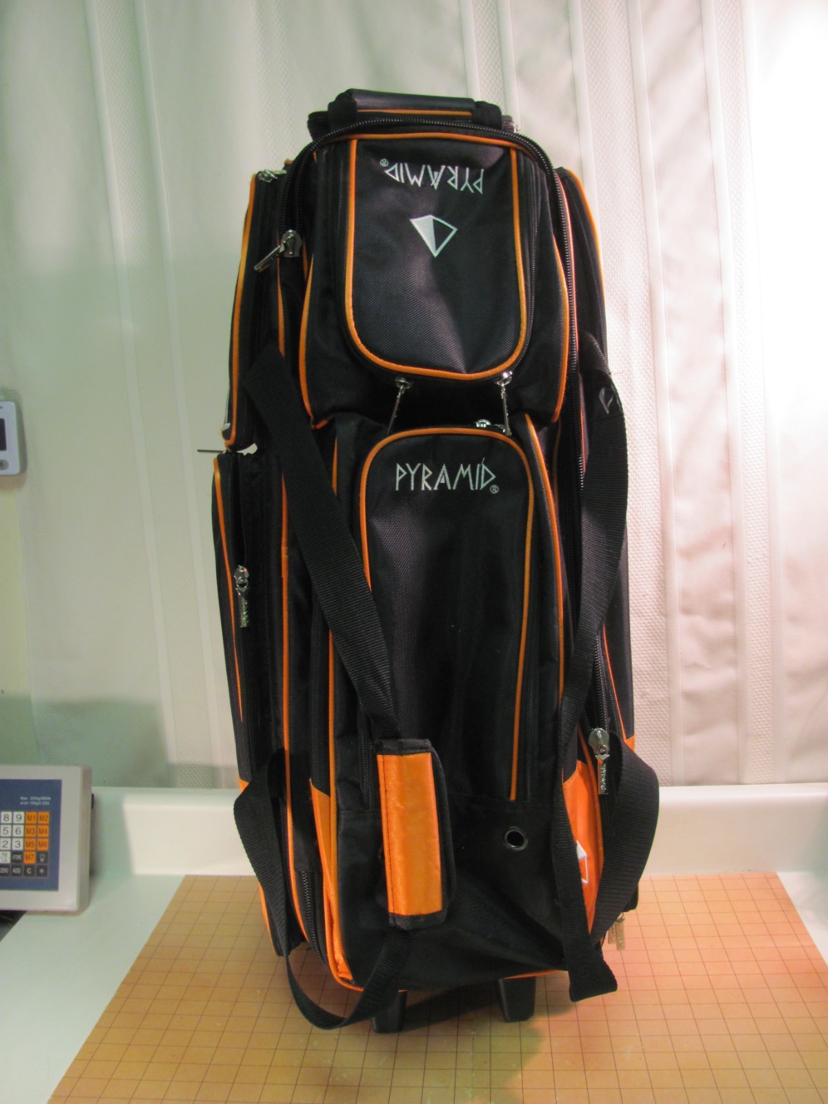 Pyramid Path Premium Triple Deluxe Roller Bowling Bag - Hold