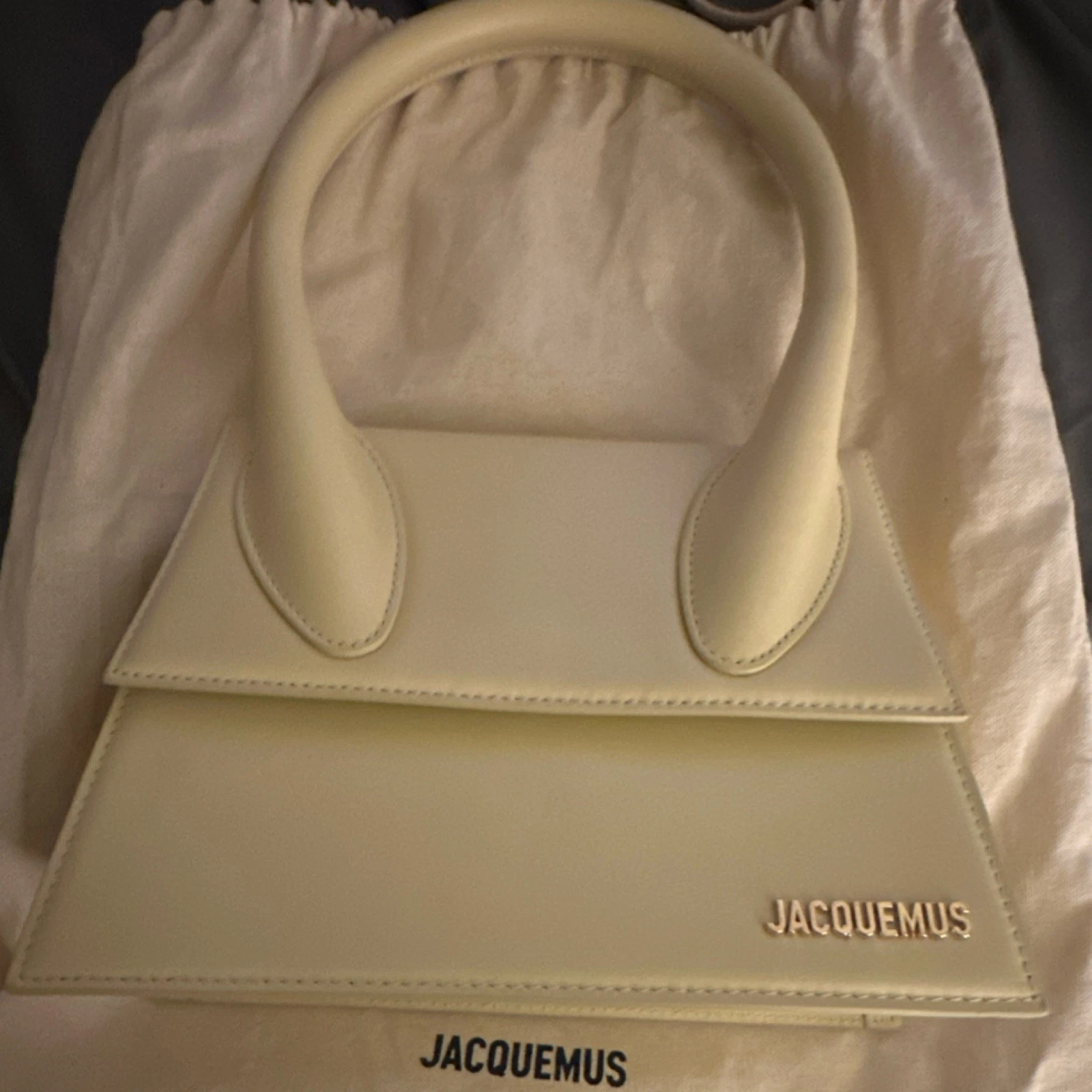 Jacquemus — Jacquemus Beige Top Handle Bag Logo Accent Magnetic Closure with Dust Bag