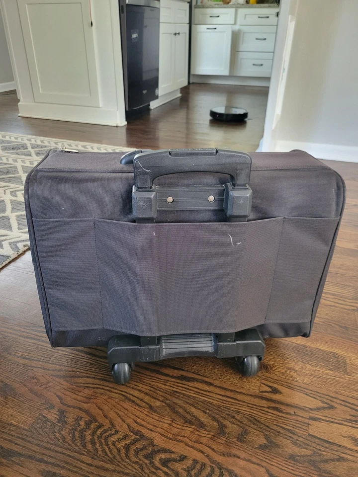 Estuche rodante para máquina de coser Bernina - negro - ver fotos y leer descripción - Foto 2 de 4