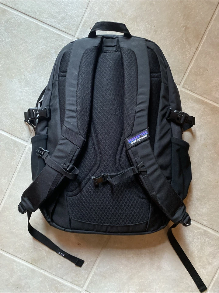 Patagonia 品牌黑色 Refugio 28 升日装电脑包背包远足 — 第 3/3 张图片