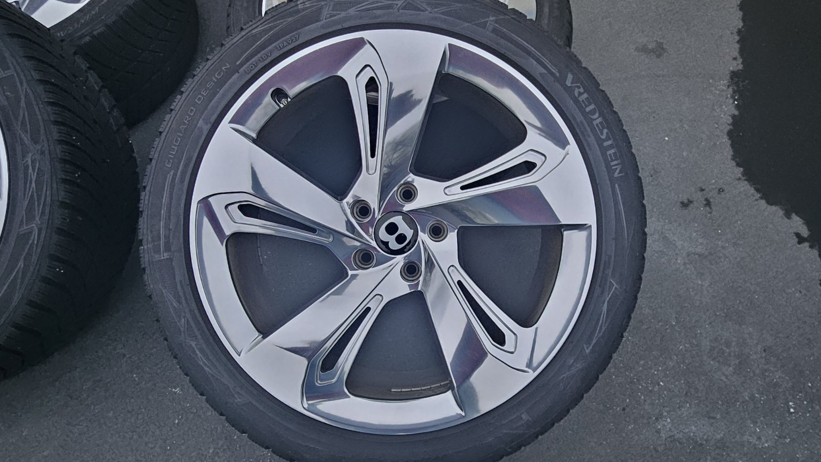 Bentley Bentayga Rims  Wheels  & Tires 285 40 22 Vredstien Snow Tires