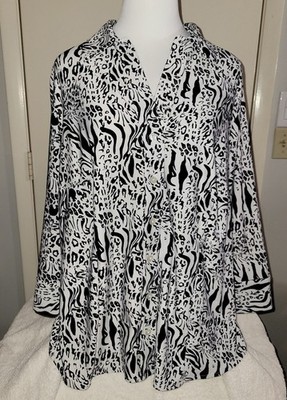 ESSENTIALS by Milano Size 1X NEW Womans Button front print blouse