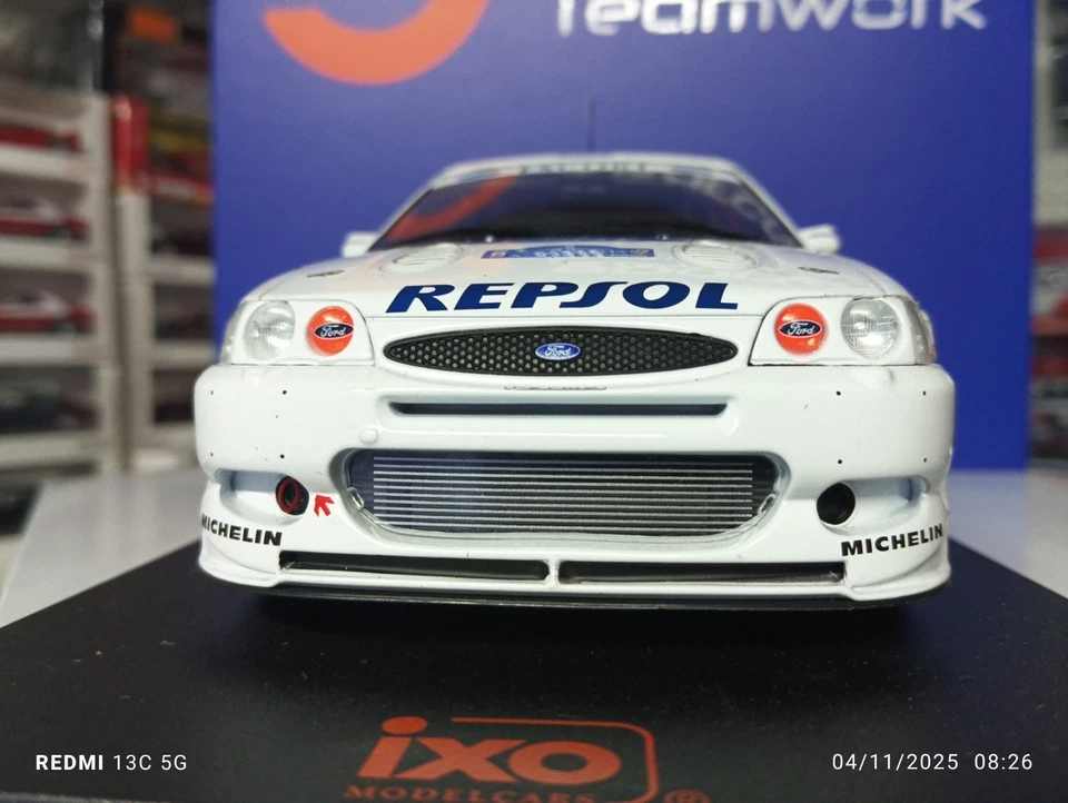 Modellino Auto Rally Ford Escort Cosworth Repsol WRC 1:18 IXO - Immagine 3 di 4