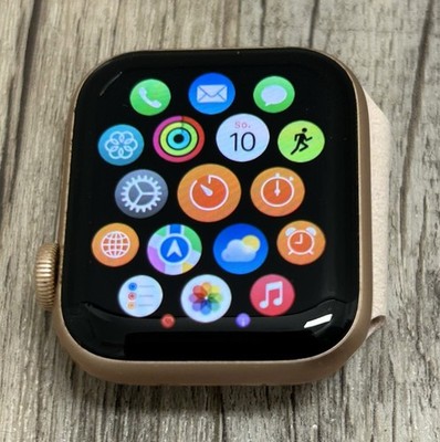 Apple Watch Series 4 (GPS) 40mm Gold Aluminium Case (MU692FD/A)