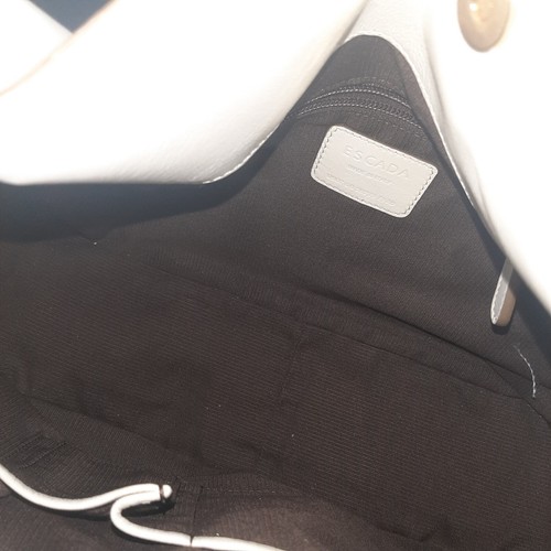 Nuova borsa a tracolla ESCADA medaglione martellato grande in pelle tote bag bianca con oro HW - Foto 10 di 12