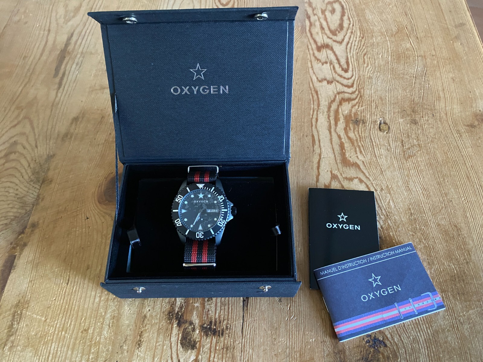 New - Watch OXYGEN Reloj Acero pavonado - Cuarzo 44 mm - Correa negra y roja