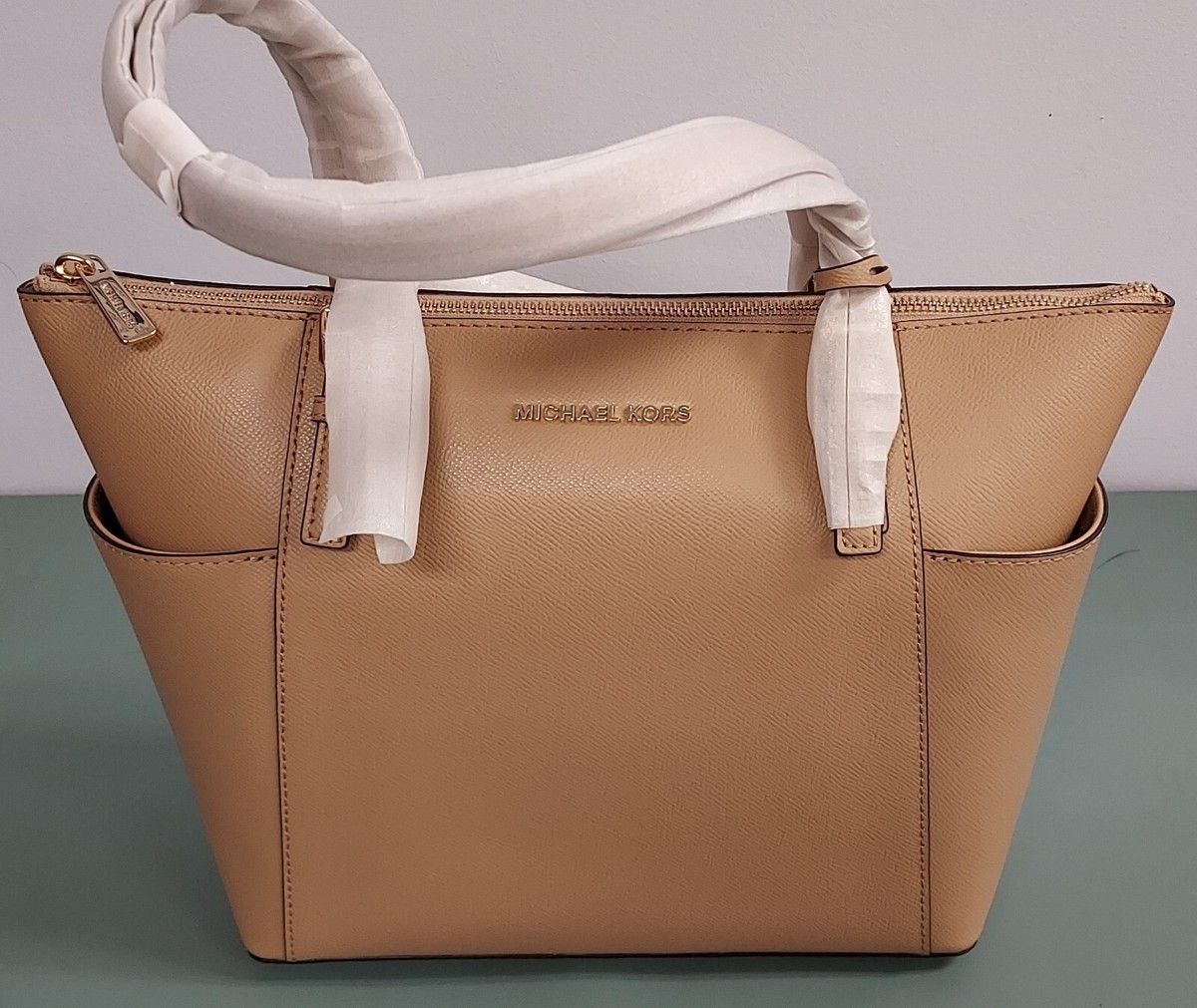 MICHAEL KORS JET SET EAST WEST POCKET BOOK BAG CAMEL 30T8TTTT8L