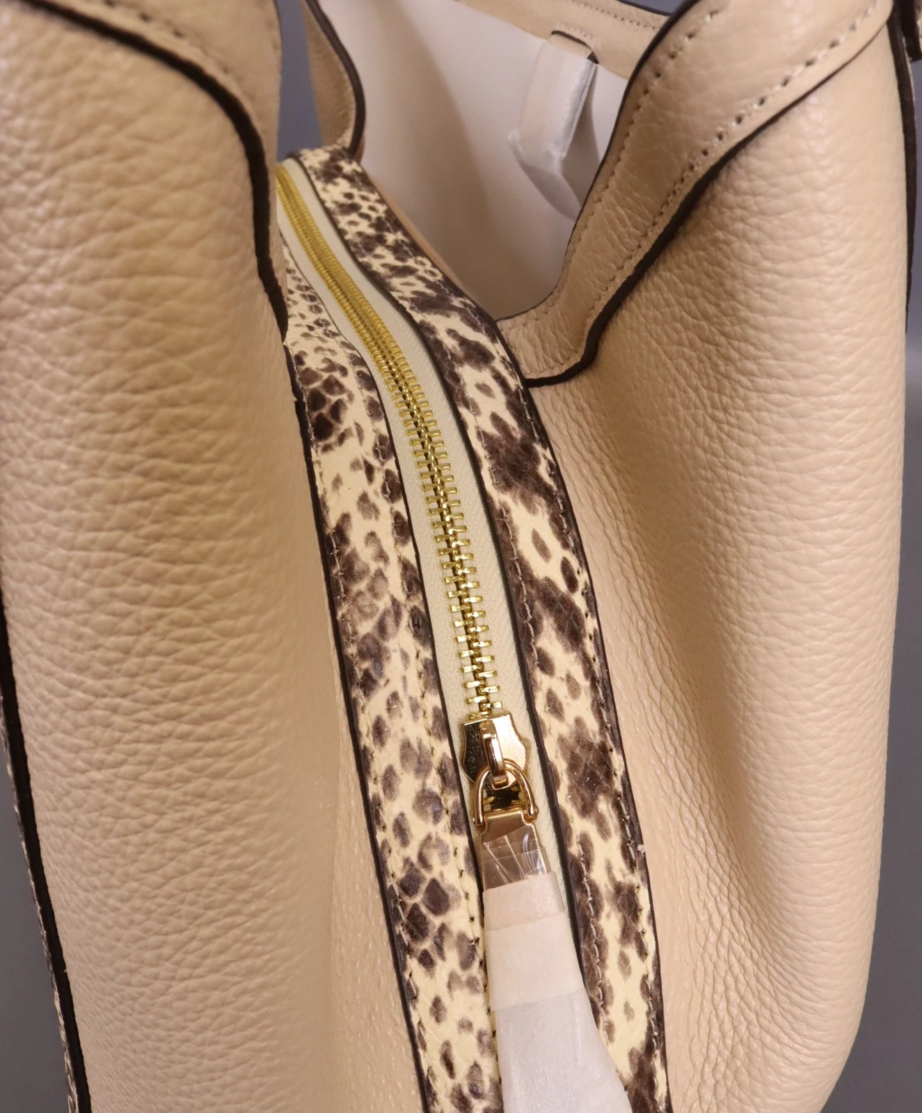 Borsa a tracolla Coach Kristy in pelle di serpente con triplo scomparto