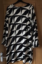 New Look Dress Size 18 Black & White Abstract print, flared sleeves. Worn once