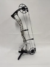 Bowtech Solution Ls Sandstone W/black Limbs RH #70