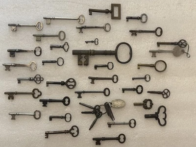 Impressive Collection Of Antique Skeleton Keys Old Keys Iron Brass + Name ID Tag - Image 1 of 4