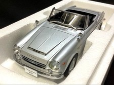 AUTOart 1/18 Datsun Fairlady 2000 Silver Model Car
