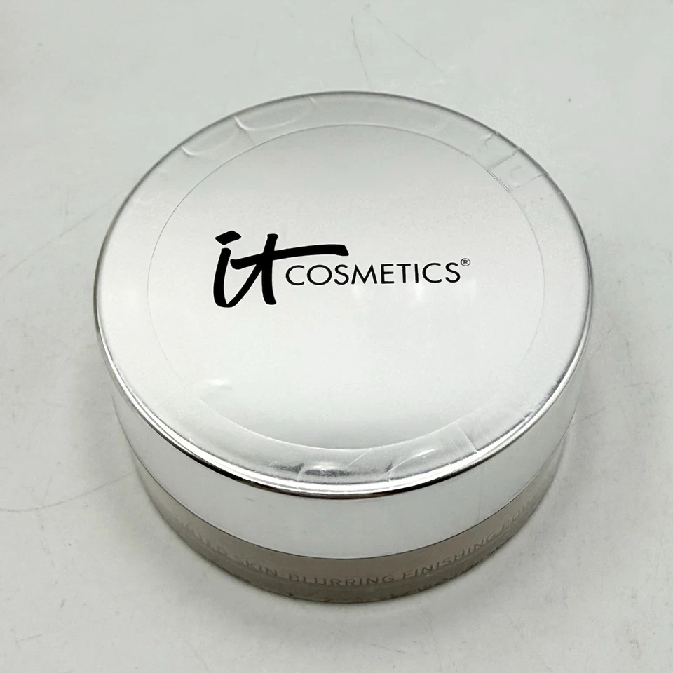 It Cosmetics Bye Bye Pores Tinted Skin-Blurring Finishing Powder Light 0.24 oz - Image 2 of 4