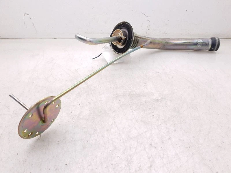 Lexus LS400 1990 cuello de llenado de combustible Foto 2 de 4