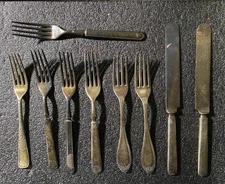 Misc lot of assorted vintage flatware. Knives, spoons & forks