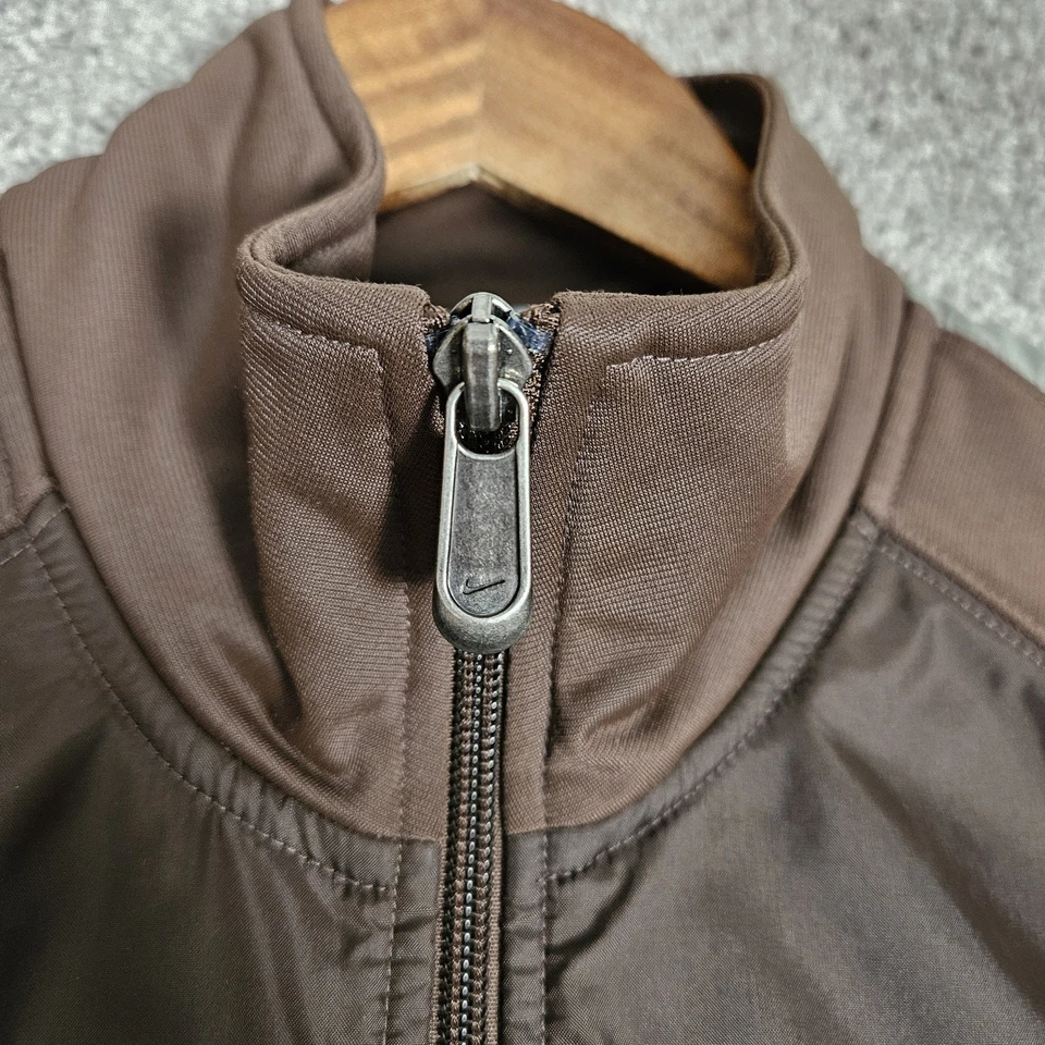 De Colección Nike Chaqueta de Pista Para Hombres XL Marrón Cremallera Completa Etiqueta Plateada Y2K Informal Minimalista Foto 2 de 4