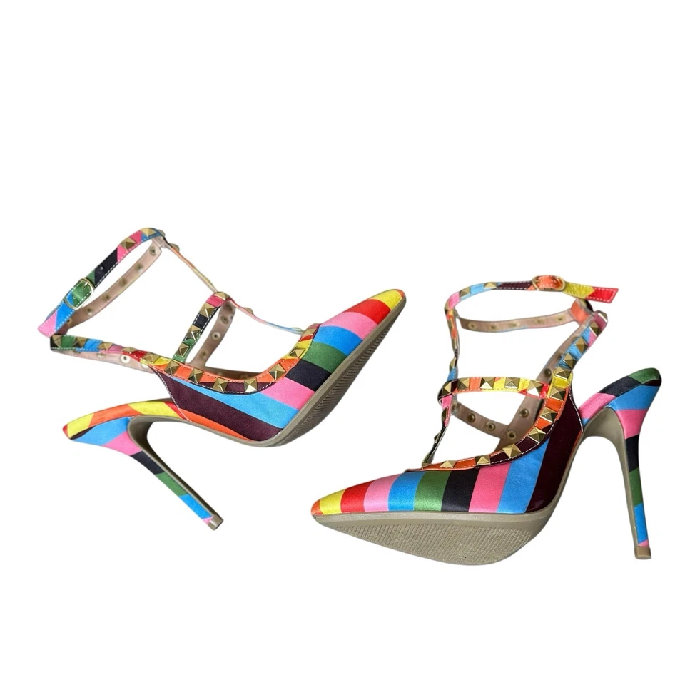 Zapatos de salón Wild Diva a rayas con tachuelas de tacón alto punta en punta talla 5,5 Rainbow Pride usados en excelente estado Foto 4 de 4