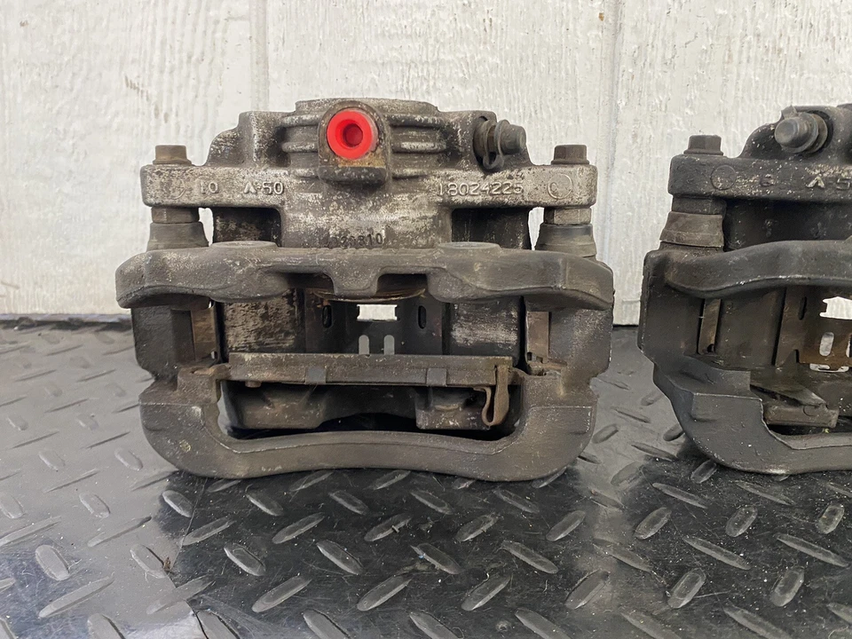 OEM 1998 2005 Chevrolet S10 Blazer Rear Brake Calipers Set Left Right - Image 3 of 4
