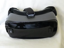 Samsung Gear VR Headset w/Controller. Model #SM-R324