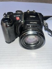 READ Fujifilm FinePix S602Zoom Digital Camera With 6 x Optical Zoom 1:2.8-3.1