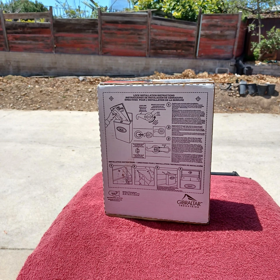 Locking Steel Wall Mount Mailbox - Image 4 of 4